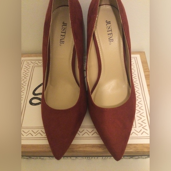 Woman’s Burgundy Stacked Heel Shoe - Picture 3 of 8